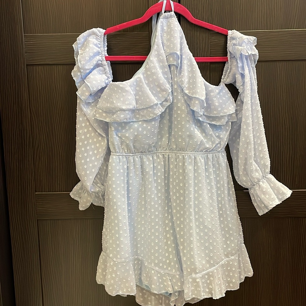 Super cute off the shoulders short set with polka dots and ruffles in baby blue!